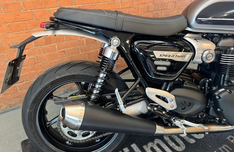 Triumph Speed Twin - Foto #2
