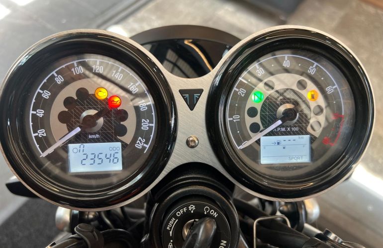 Triumph Speed Twin - Foto #10