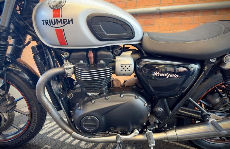 Triumph Street Twin - Foto #10