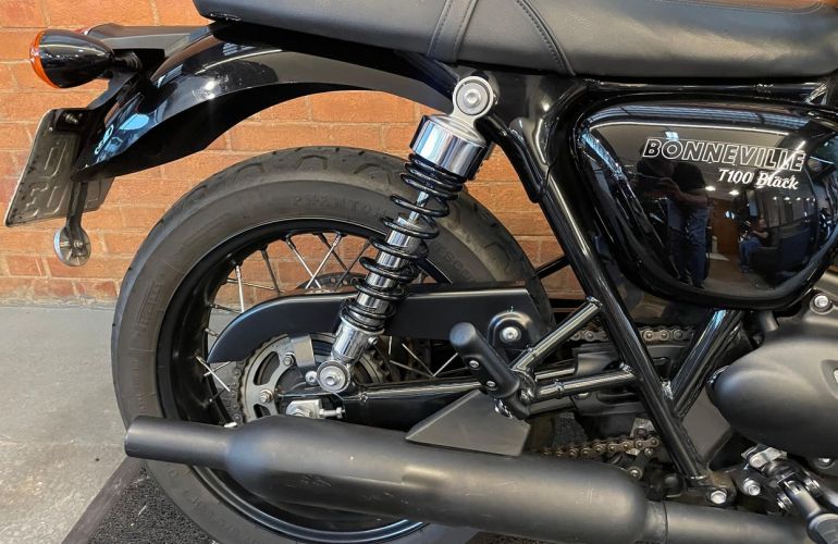 Triumph Bonneville T100 Black 900 - Foto #6