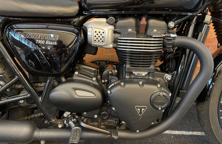 Triumph Bonneville T100 Black 900 - Foto #8