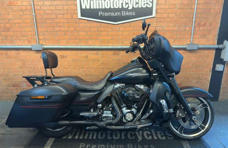 Harley-Davidson Street Glide Special - Foto #1