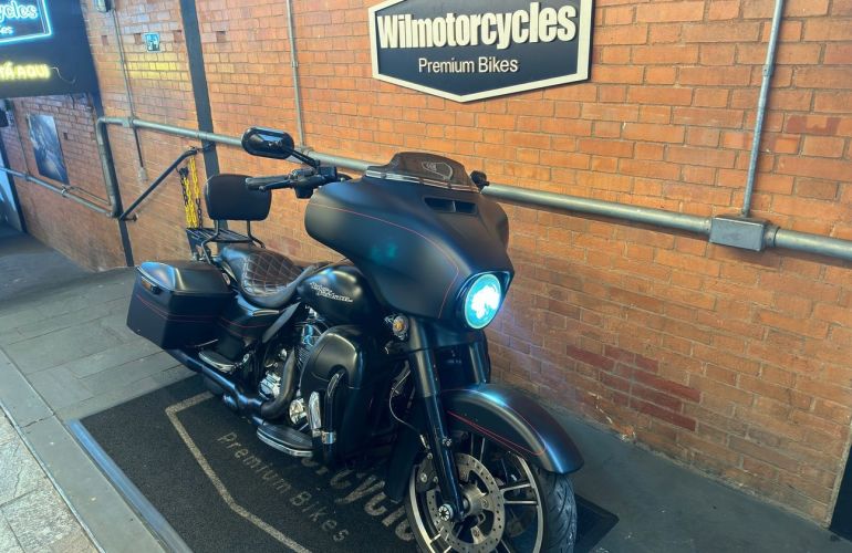 Harley-Davidson Street Glide Special - Foto #6