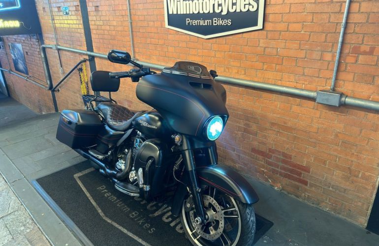 Harley-Davidson Street Glide Special - Foto #10