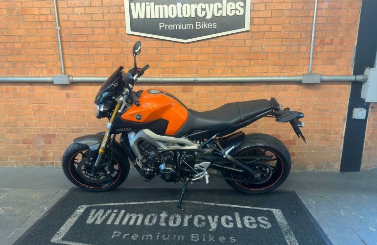 Yamaha MT 09 - Foto #1