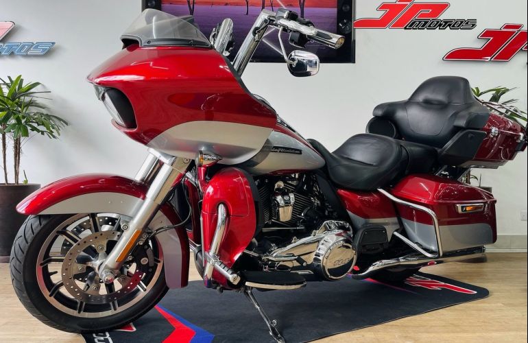 Harley-Davidson Road Glide Ultra - Foto #2