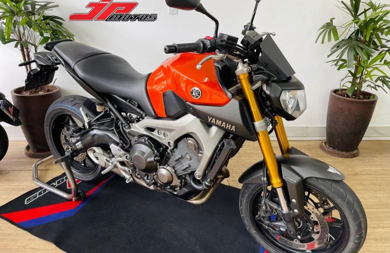 Yamaha MT 09 - Foto #1