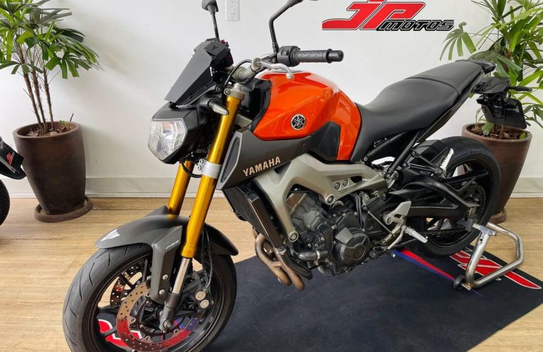 Yamaha MT 09 - Foto #2