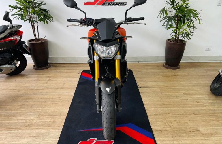 Yamaha MT 09 - Foto #7