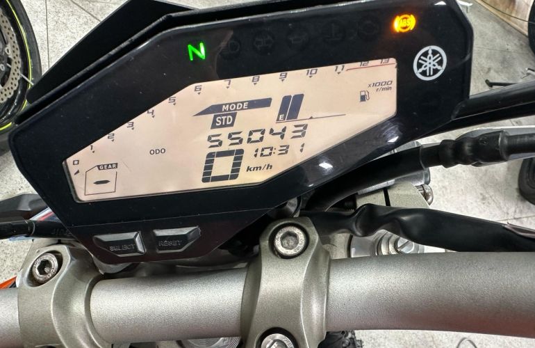 Yamaha MT 09 - Foto #8