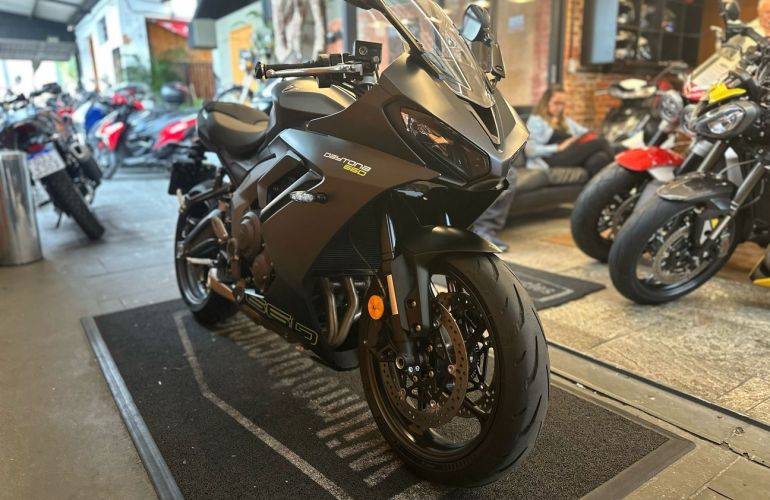 Triumph Daytona 660 - Foto #5
