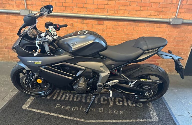 Triumph Daytona 660 - Foto #8