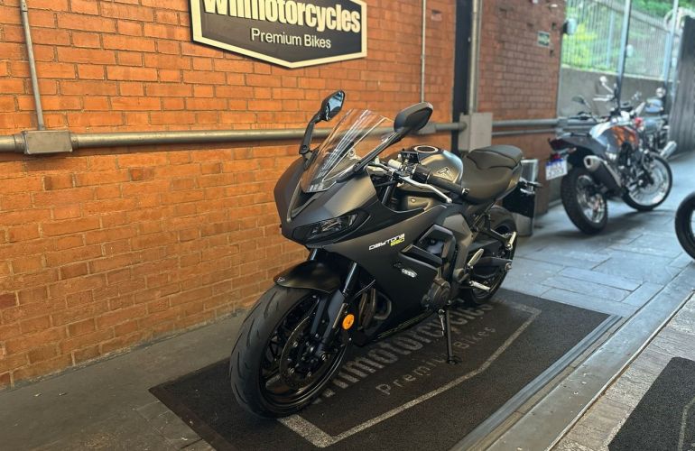 Triumph Daytona 660 - Foto #9