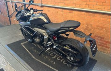 Triumph Daytona 660 - Foto #10