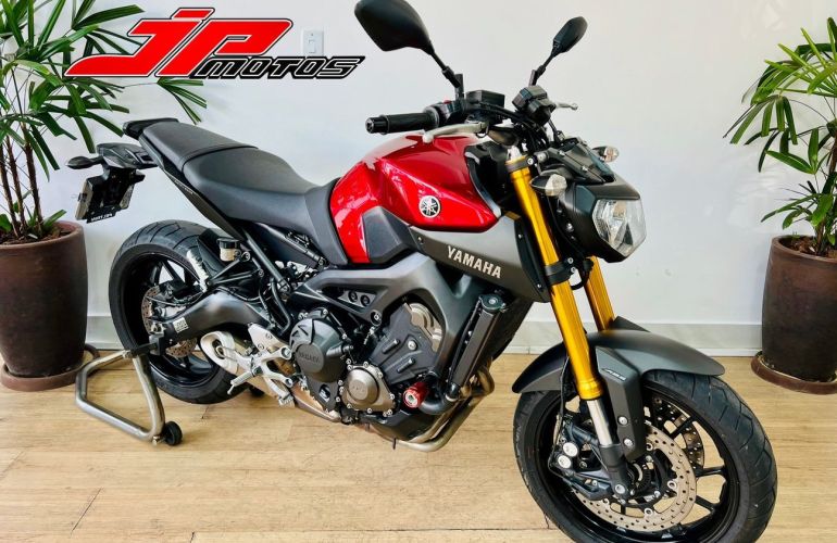 Yamaha MT 09 - Foto #1