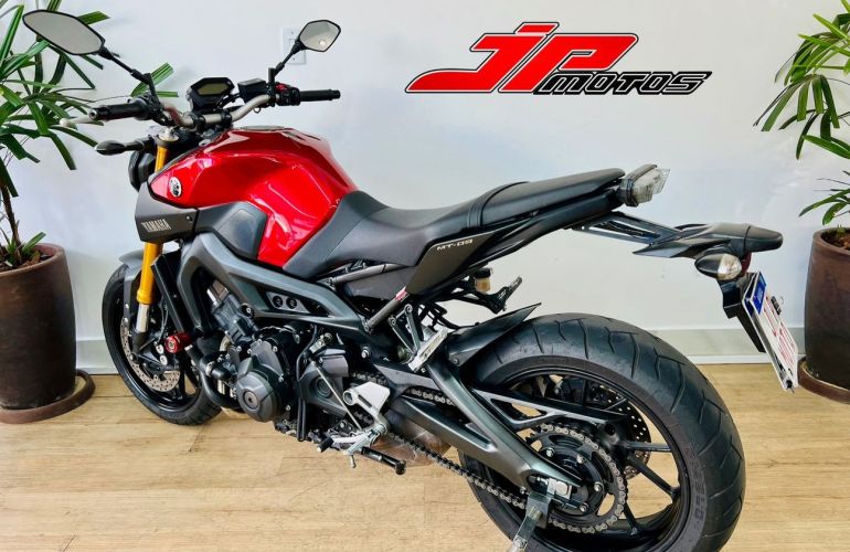 Yamaha MT 09 - Foto #4