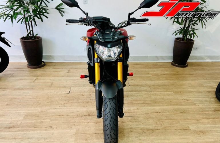 Yamaha MT 09 - Foto #7