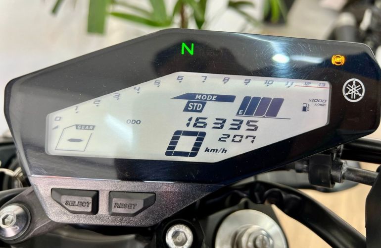 Yamaha MT 09 - Foto #8