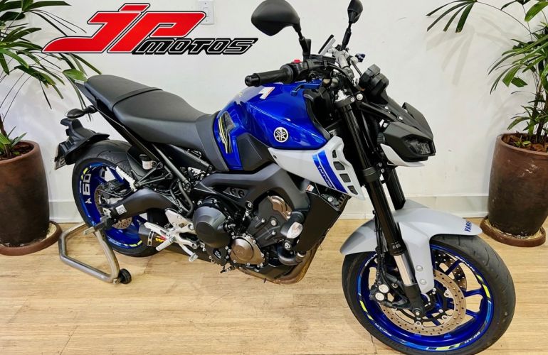 Yamaha MT 09 - Foto #1