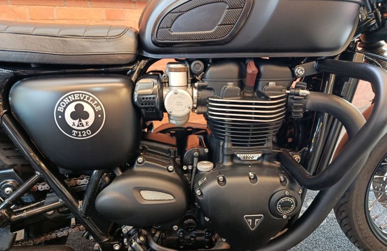 Triumph Bonneville T120 Black 1200 - Foto #7