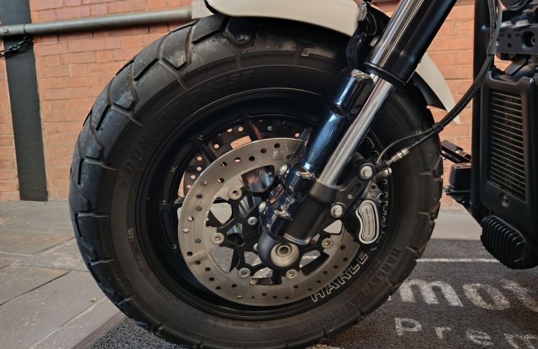 Harley-Davidson Softail Fat Bob 107 - Foto #3