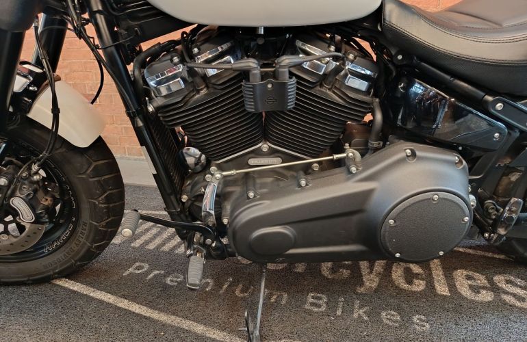 Harley-Davidson Softail Fat Bob 107 - Foto #8