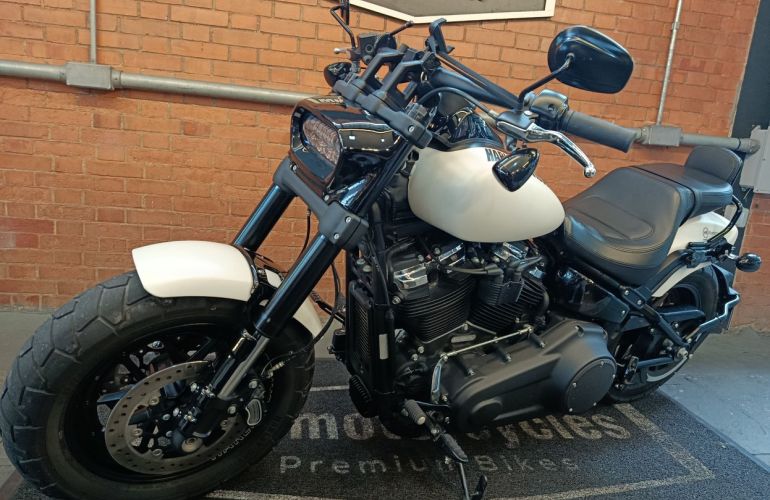 Harley-Davidson Softail Fat Bob 107 - Foto #10