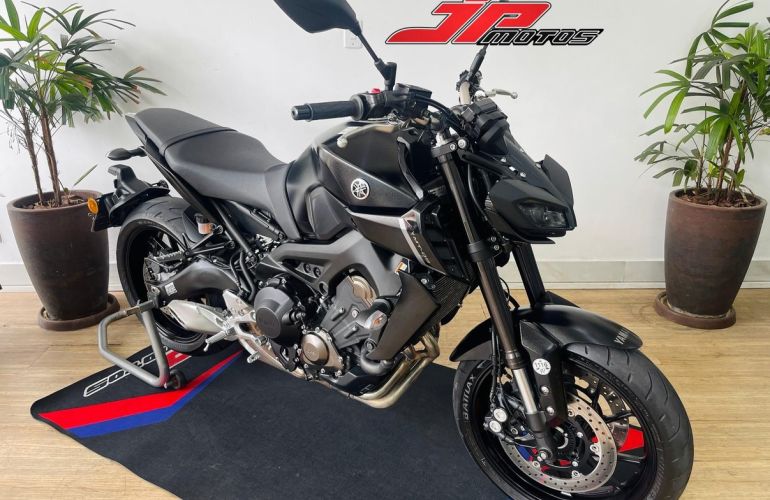 Yamaha MT 09 - Foto #1