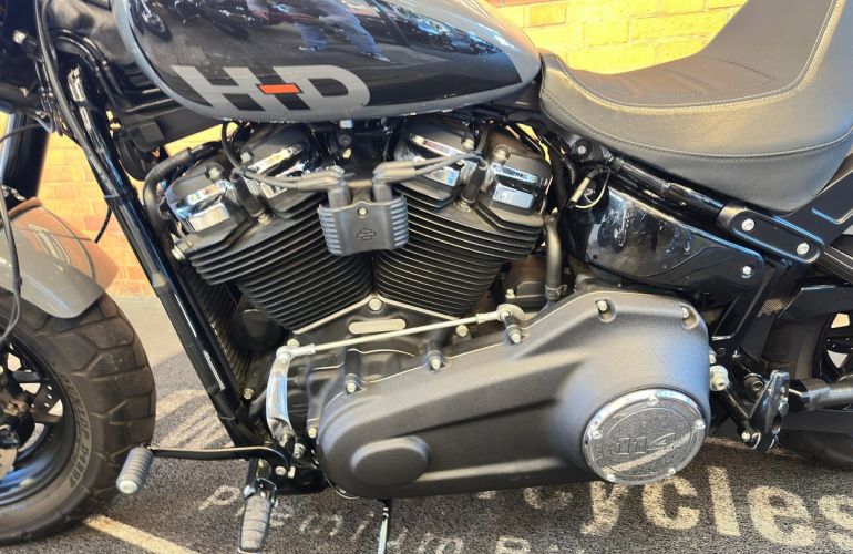 Harley-Davidson Softail Fat Bob 114 - Foto #4