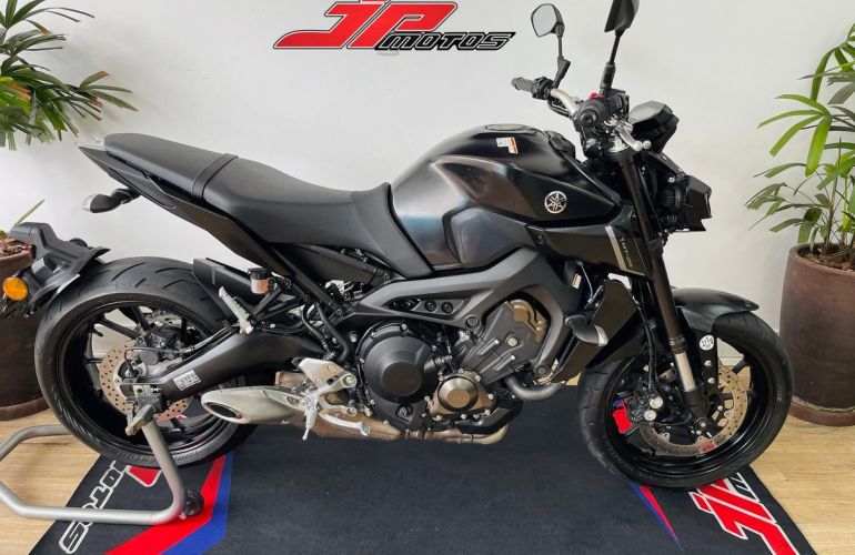 Yamaha MT 09 - Foto #2