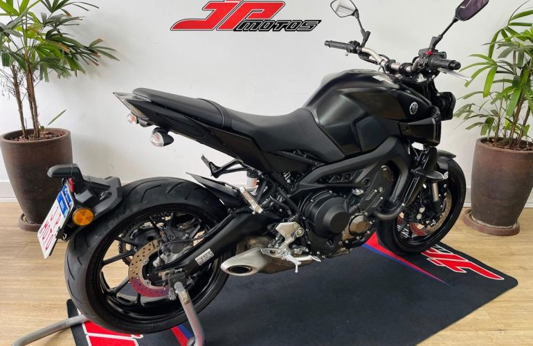 Yamaha MT 09 - Foto #3