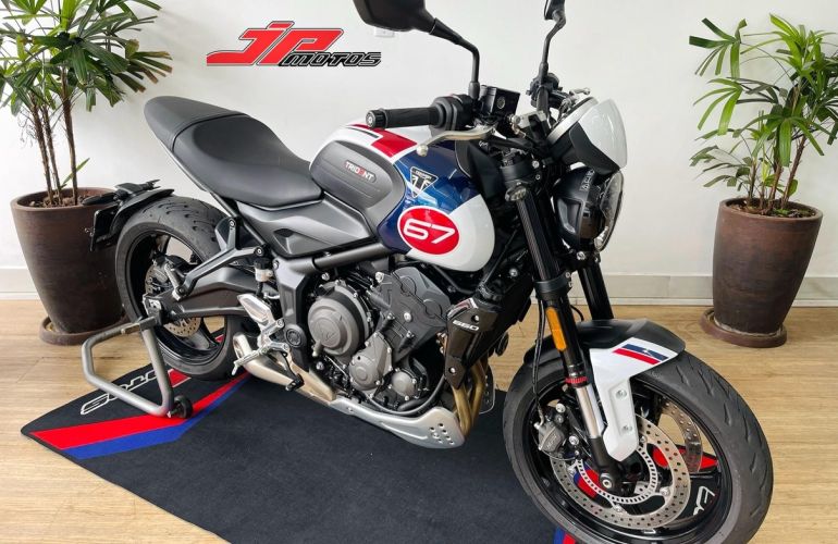 Triumph Trident Tribute - Foto #1