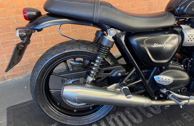 Triumph Street Twin - Foto #9