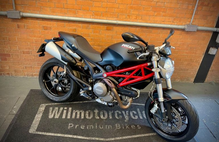 Ducati Monster 796 - Foto #2