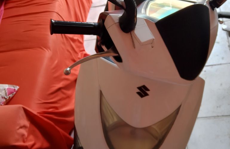 Suzuki Burgman 125i - Foto #4