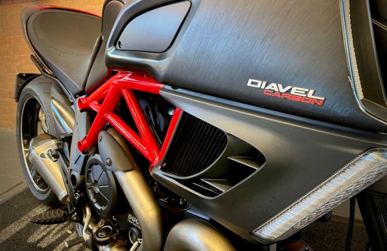 Ducati Diavel Carbon - Foto #9