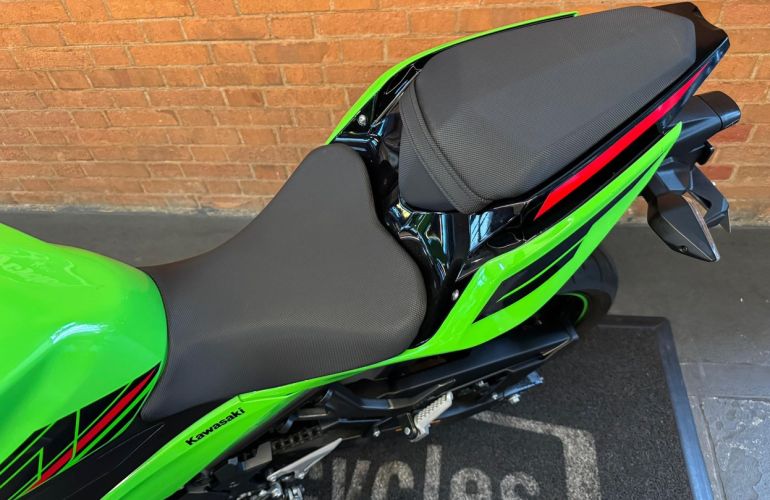 Kawasaki Ninja 400 - Foto #3