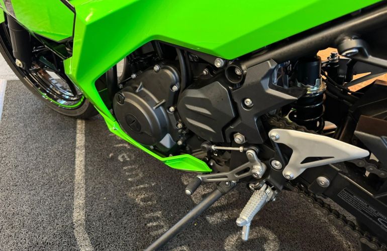 Kawasaki Ninja 400 - Foto #4