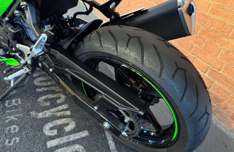 Kawasaki Ninja 400 - Foto #5