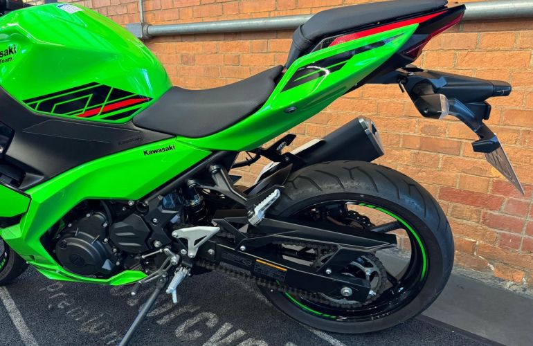 Kawasaki Ninja 400 - Foto #6