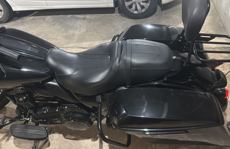 Harley-Davidson Street Glide Special - Foto #1