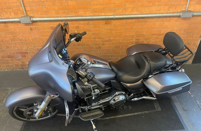 Harley-Davidson Street Glide Special - Foto #10