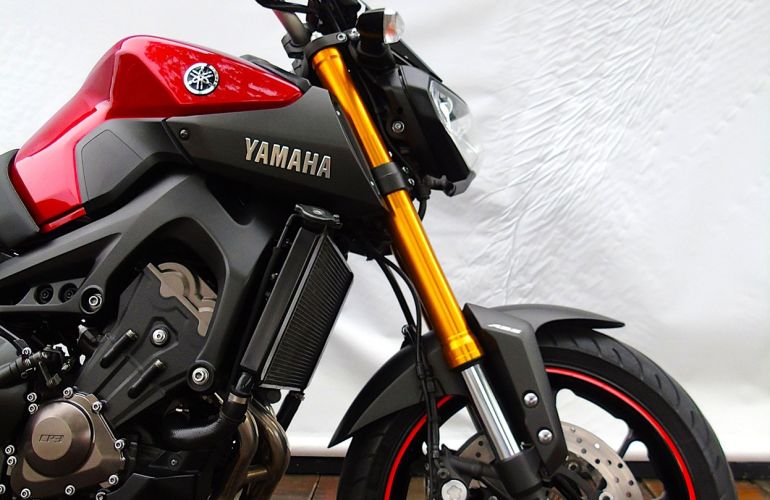 Yamaha MT 09 - Foto #9