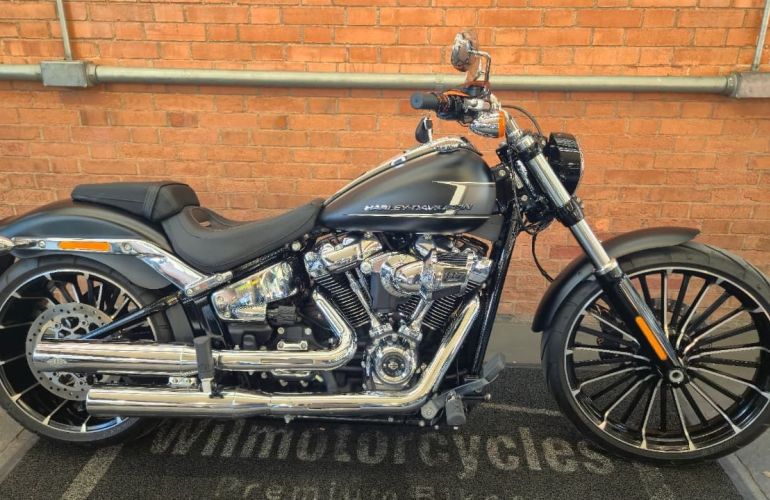 Harley-Davidson Softail Breakout - Foto #1