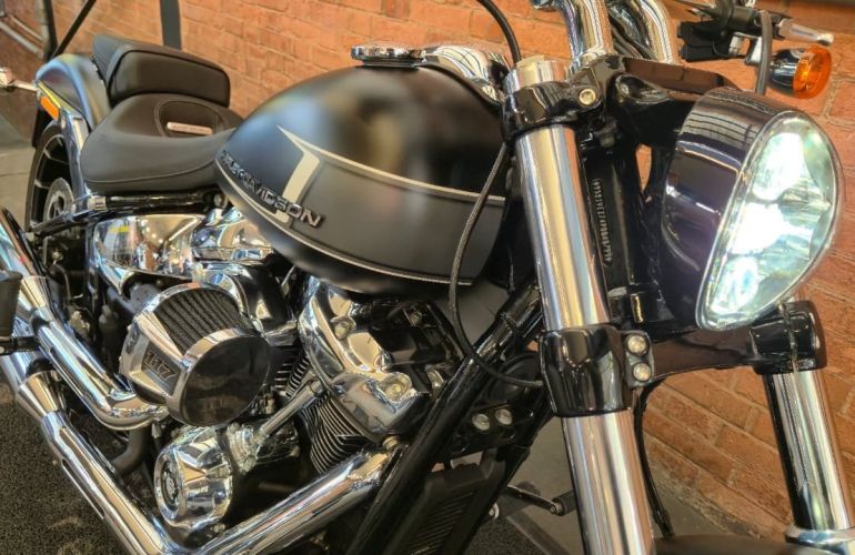 Harley-Davidson Softail Breakout - Foto #2