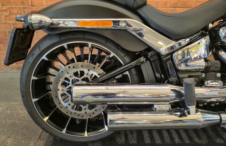 Harley-Davidson Softail Breakout - Foto #6