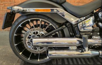 Harley-Davidson Softail Breakout - Foto #6