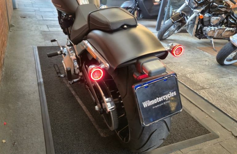 Harley-Davidson Softail Breakout - Foto #8