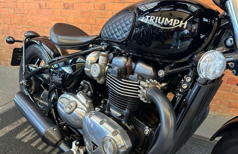 Triumph Bonneville Bobber 1200 - Foto #10