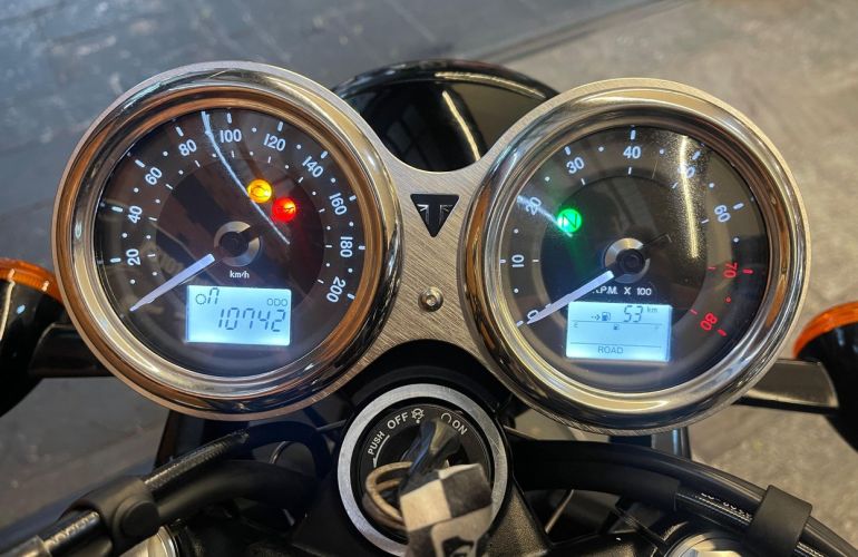 Triumph Bonneville T120 Black 1200 - Foto #8